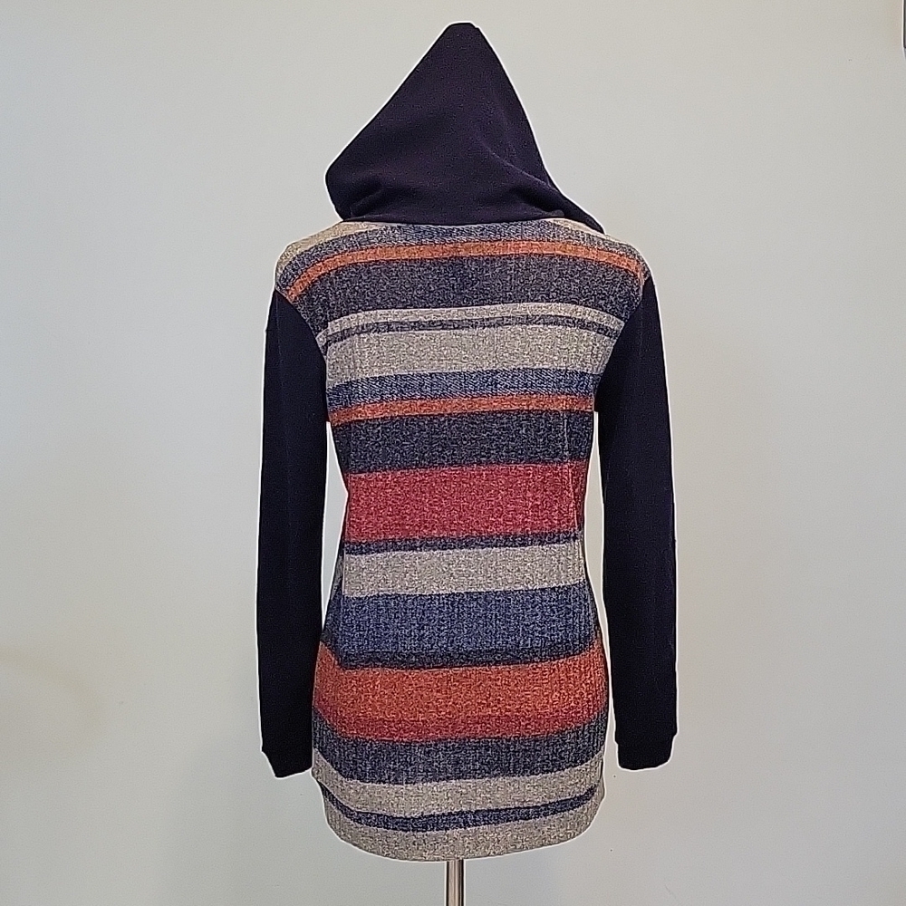 𝅺7th RAY striped hoodie.  Gray red and blue sweater sweatshirt. size small - Picture 3 of 6